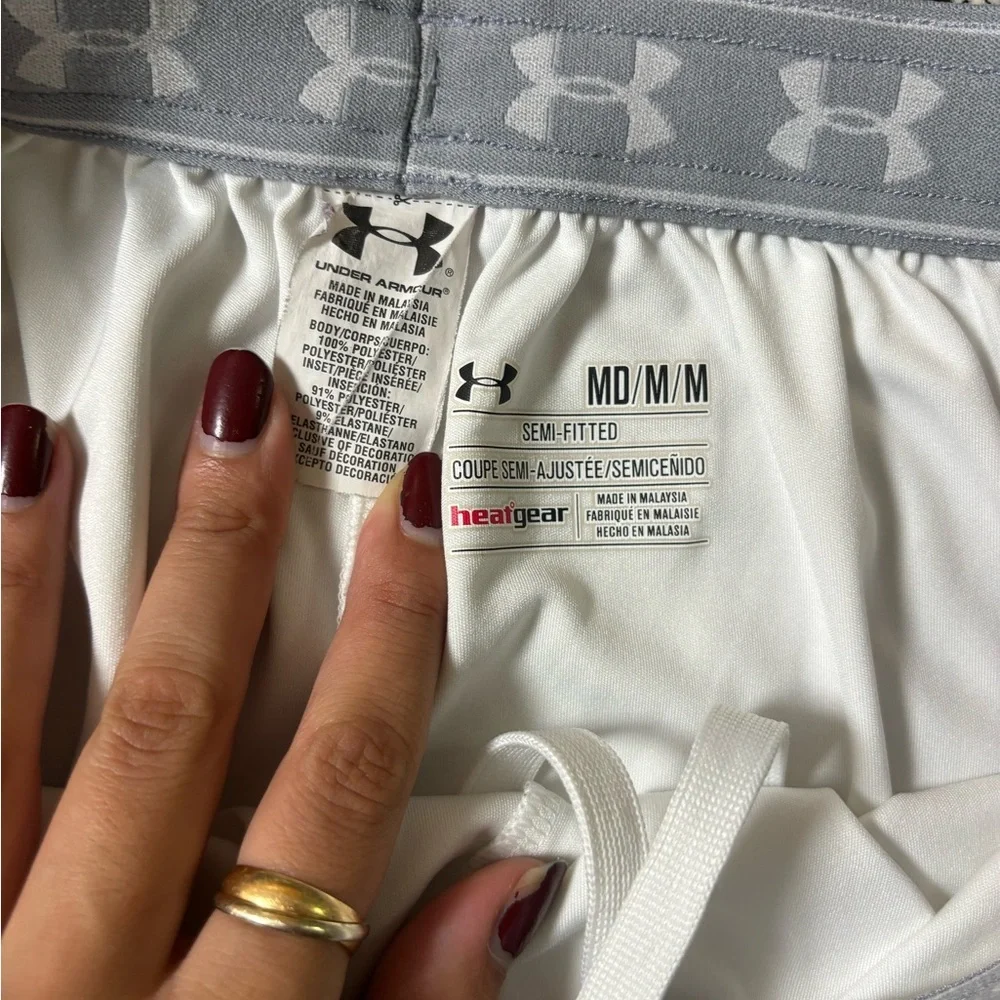 White blue loose heat gear under armor athletic shorts size m